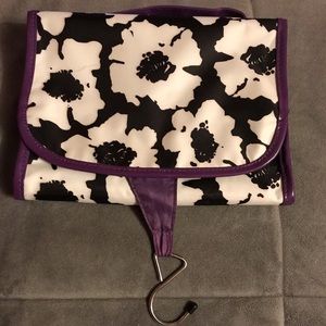 Hanging cosmetic travel organizer